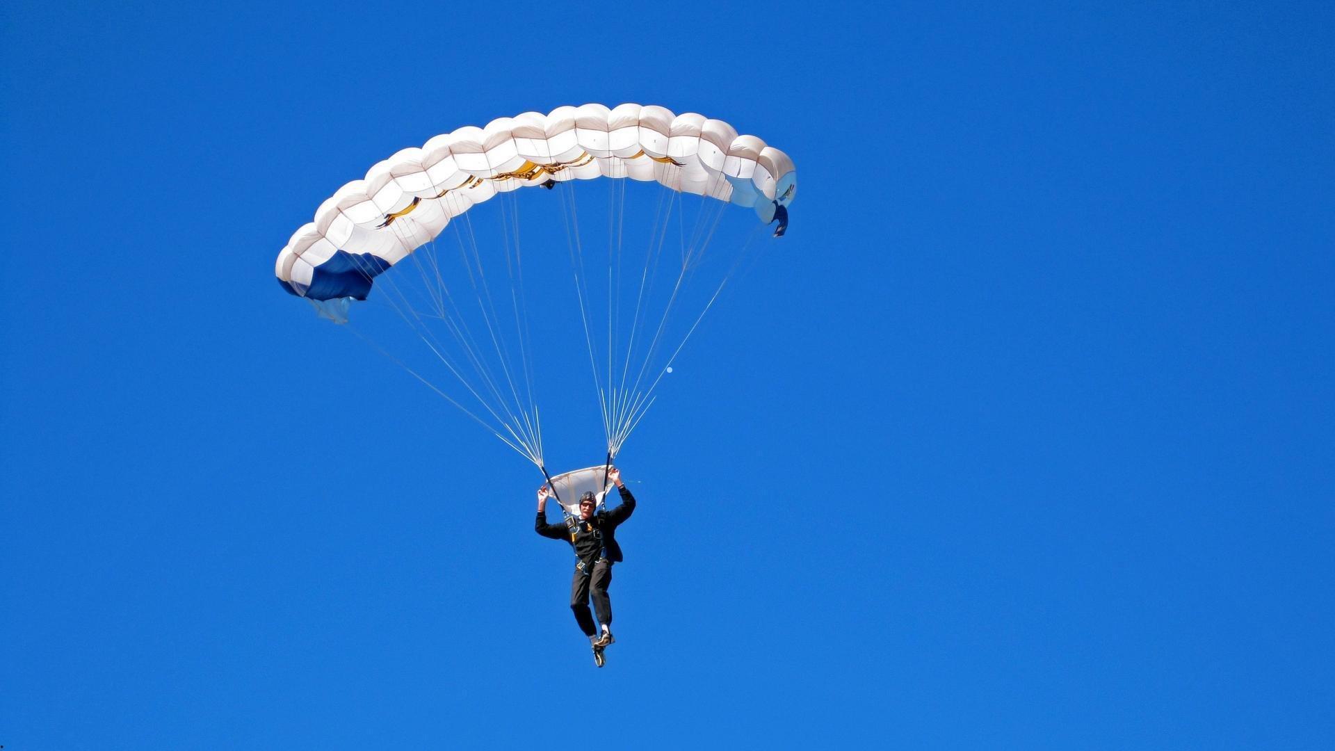 【 在线娱乐】前UFC冠军凯恩·维拉奎兹获刑五年，格斗生涯戛然而止