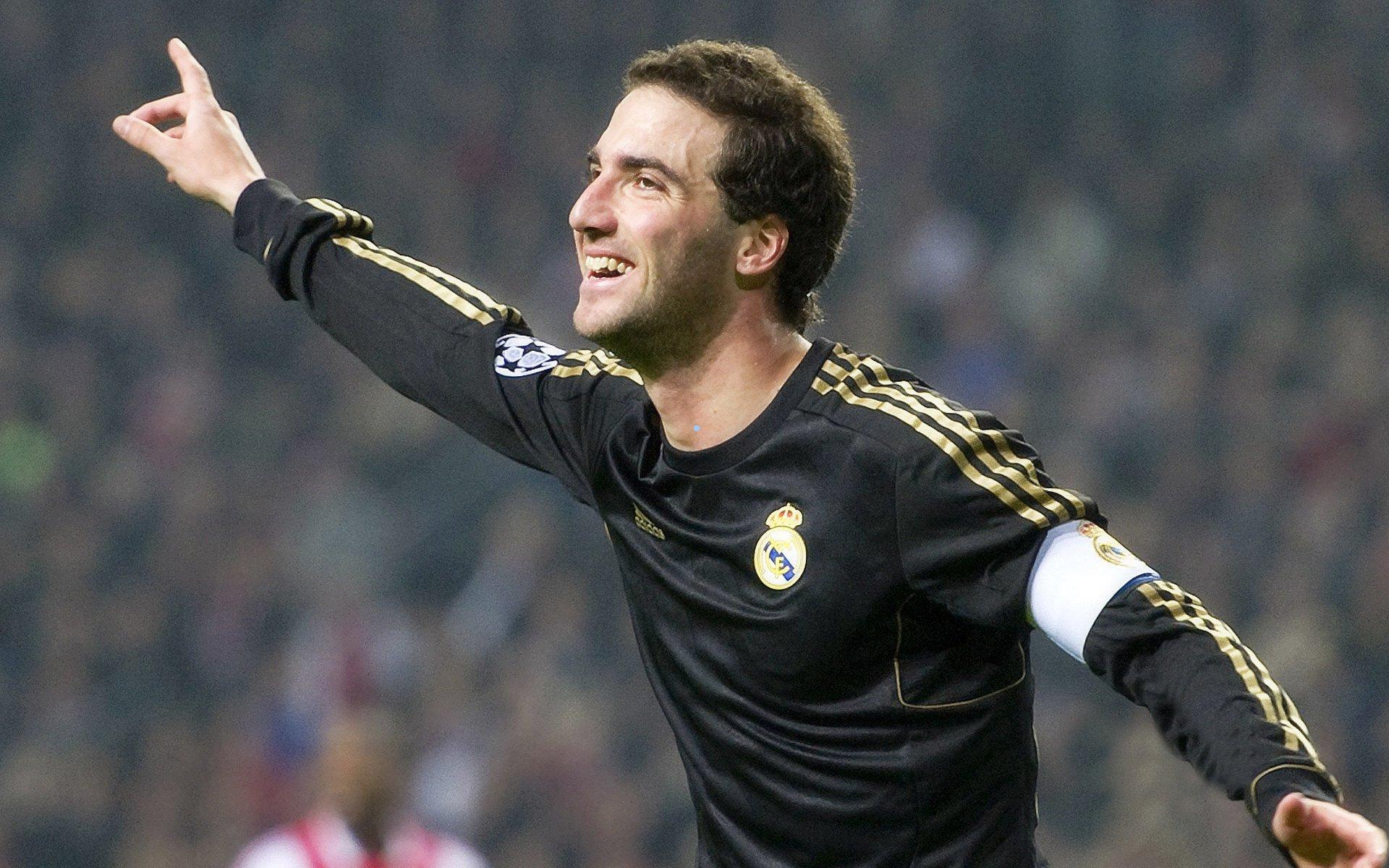  爱游戏体育|早报，倒霉他妈给倒霉开门了—2025年体育赛场上的厄运连锁反应